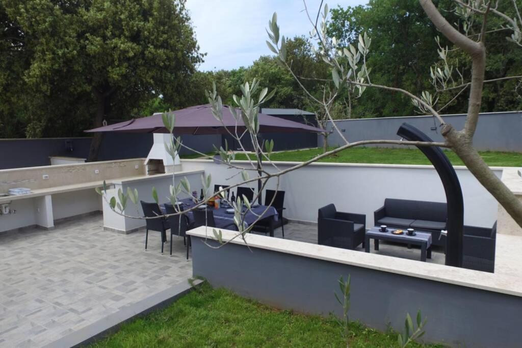 Apartment In Park Forest Soline Near The Sea 프예스차나 우발라 외부 사진