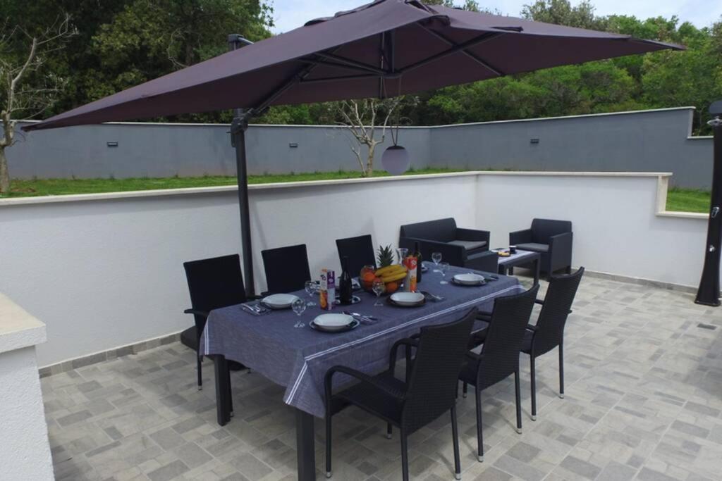 Apartment In Park Forest Soline Near The Sea 프예스차나 우발라 외부 사진